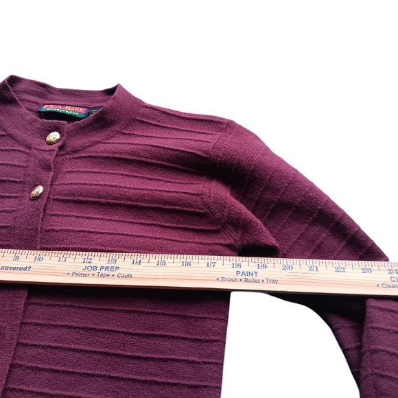 JOS. A BANKS WOMEN'S SIZE SMALL CRANBERRY COLOR FRONT BUTTON SWEATER. - Picture 4 of 6